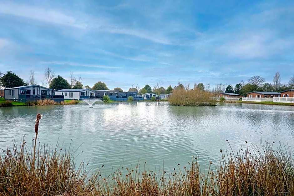 Lakeside Gem with Hot Tub