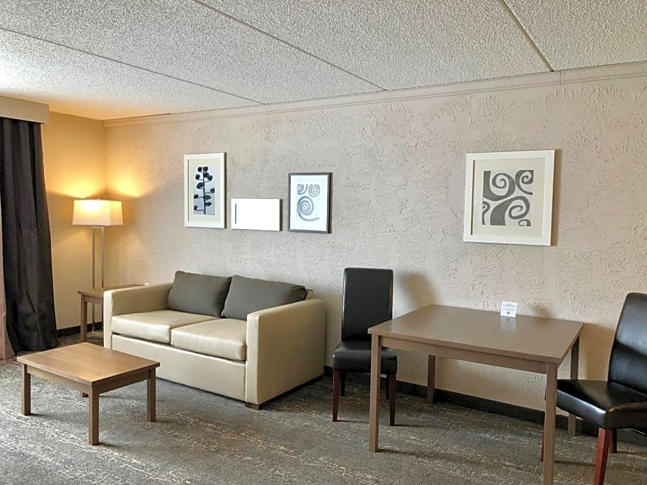 Country Inn & Suites by Radisson, Mt. Pleasant-Racine West, WI