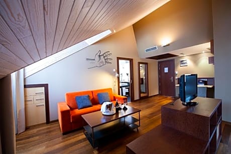 JUNIOR SUITE (2 ADULTS + 2 CHILDREN)