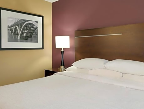 King Suite with River View - Non-Smoking