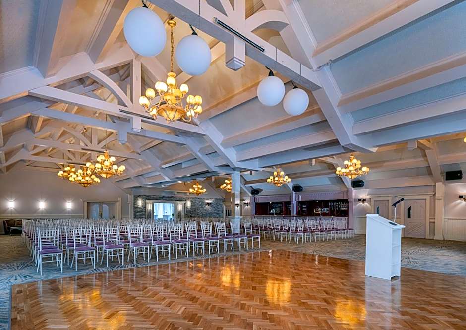 Treacys Oakwood Hotel, Shannon