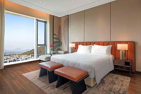 Deluxe Suite with Balcony