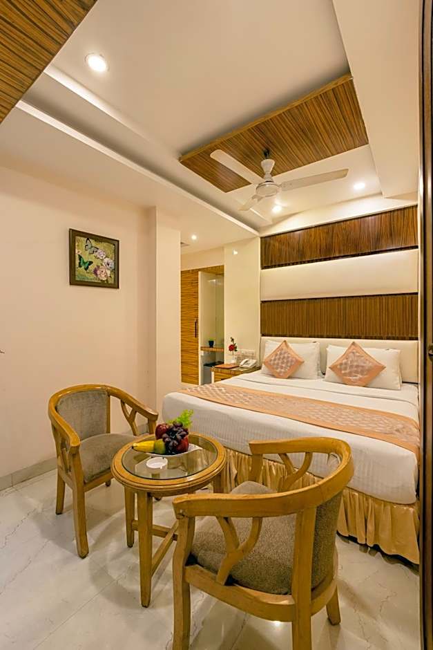 Aman Continental With Restaurant - 5Mins from Connaught Place ,Railway Station & Metro