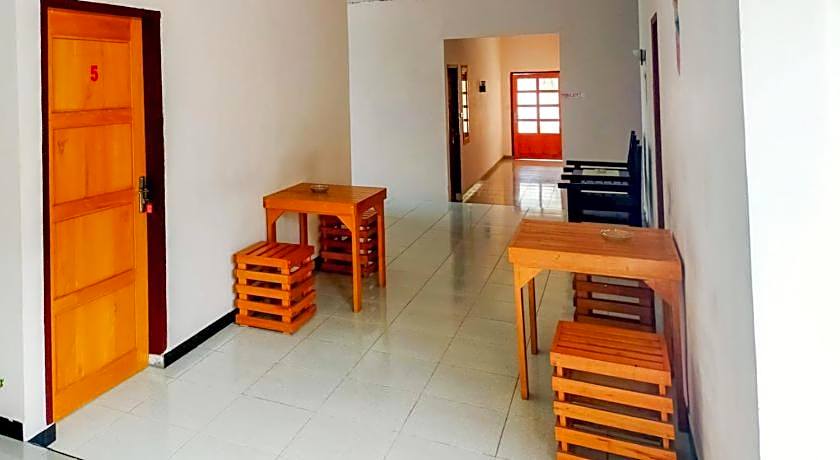 RedDoorz @ Makarios Hotel Poso