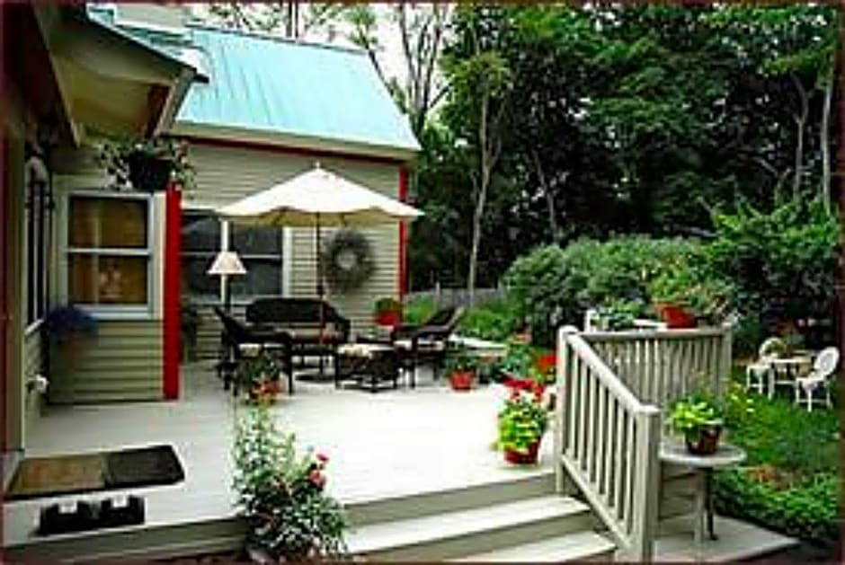 Red Elephant Inn Bed And Breakfast