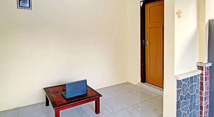 OYO Life  92953 Nirmala Kost