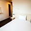 Quintessa Hotel Kokura Comic & Books
