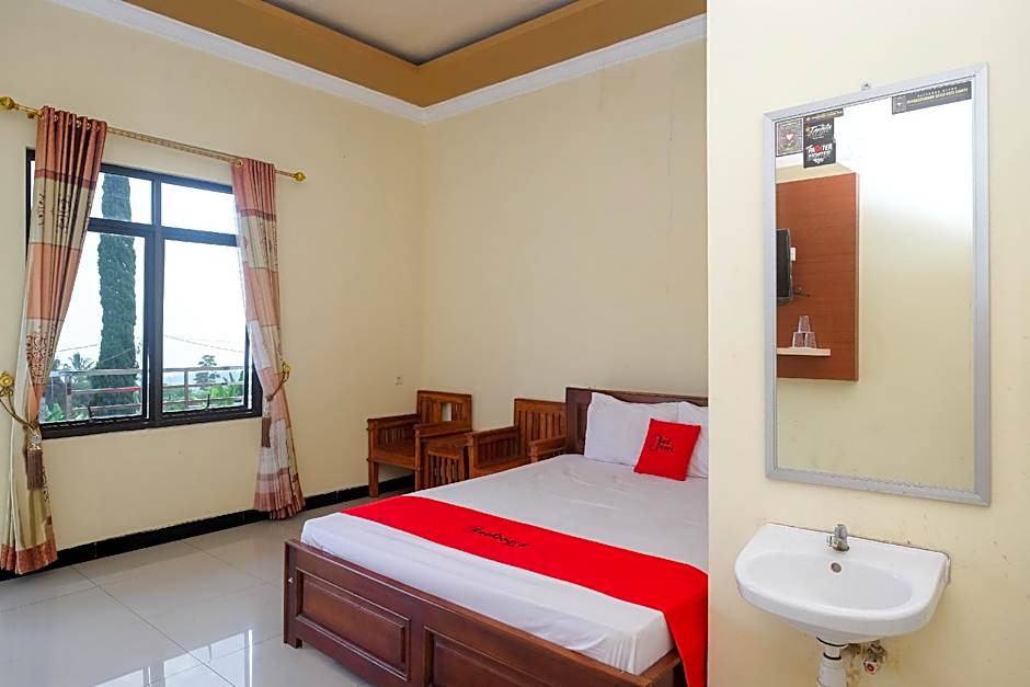 RedDoorz near Candi Sukuh Karanganyar