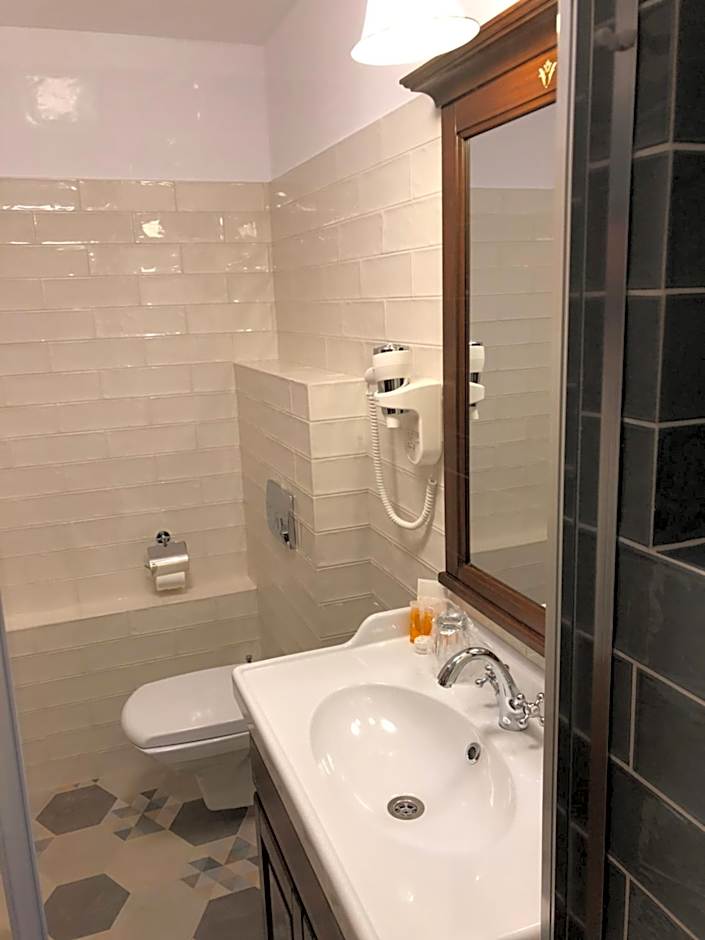 HOTEL BOUTIQUE CASA CHITIC -HOTEL AND RESTAURANT Str Johann Gott nr7