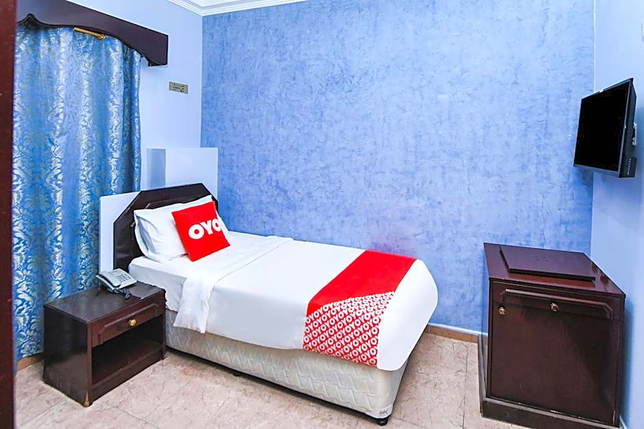 OYO 137 Marina Hotel