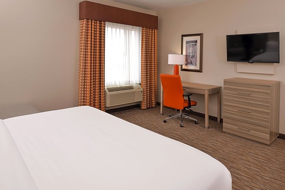 Holiday Inn Express & Suites Williams