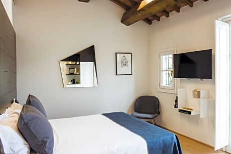 Deluxe Double Room, Balcony (1 Queen Bed)