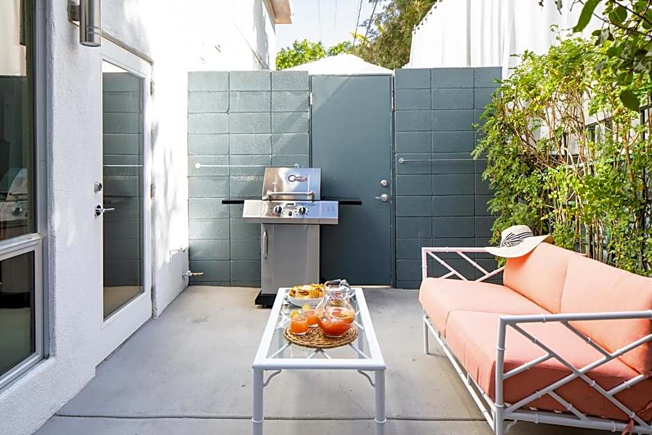 The Wesley by AvantStay Mid-Century Modern Oasis with Pool