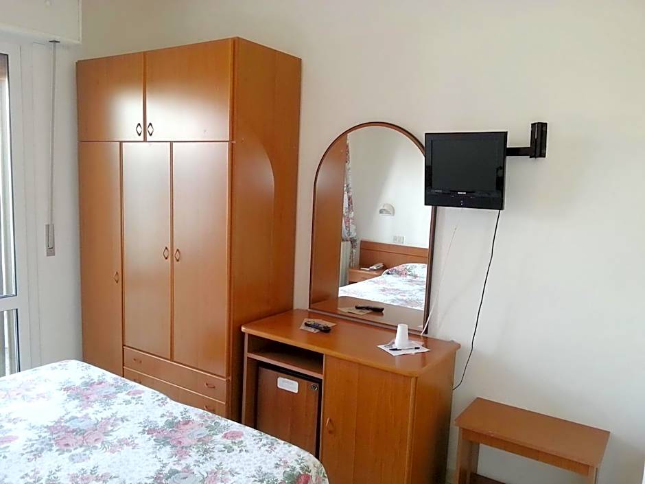 Photo 1 of 12 of Economy 1 Double Bed or 2 Beds