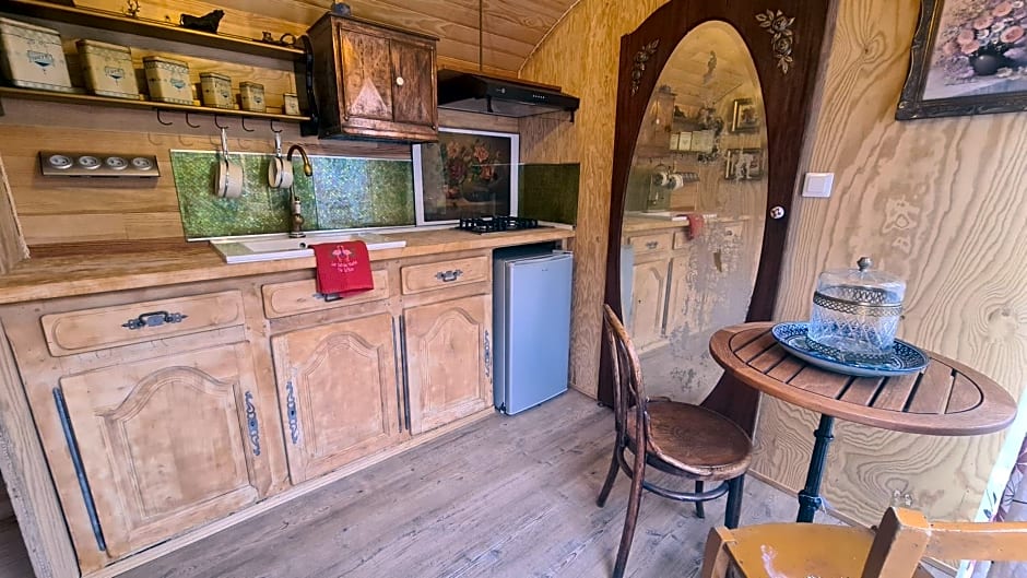 La roulotte au coeur du maquis