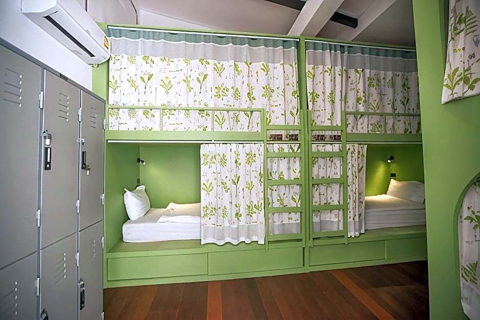 Memmoth Cafe & Hostel in Lampang
