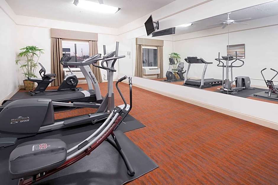 Baymont by Wyndham Savannah/Garden City