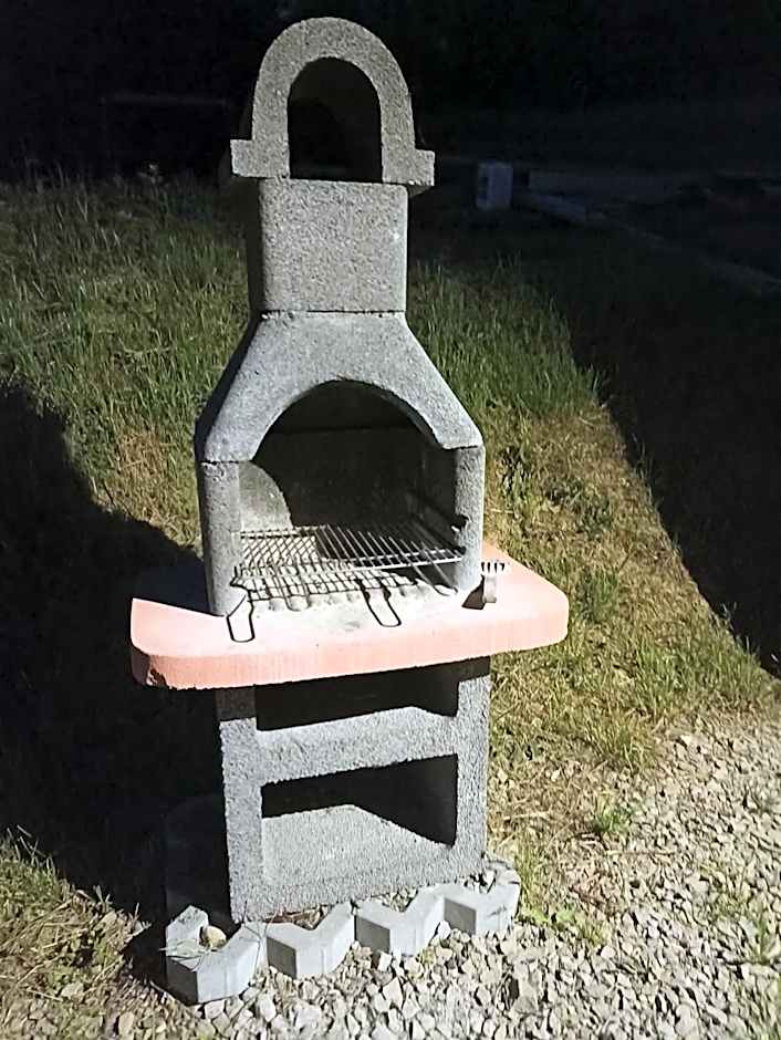 Domki i apartamenty nad jeziorem solińskim z basenem I widokiem na góry