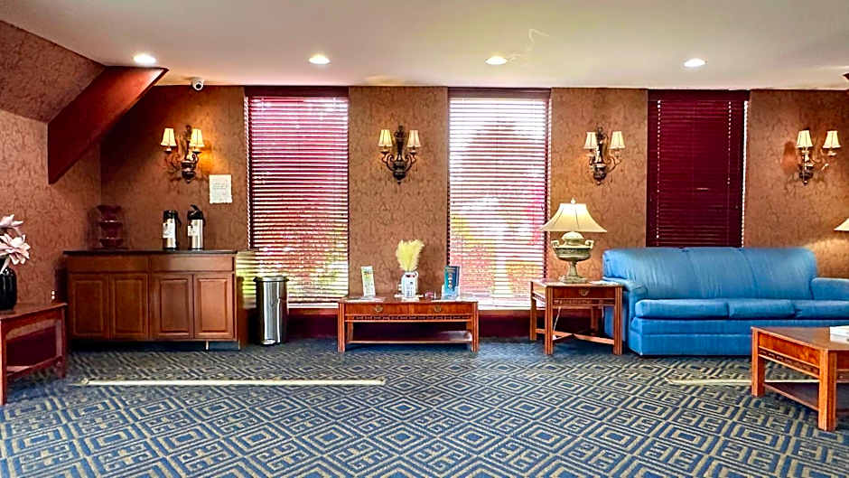 Riverview Inn & Suites