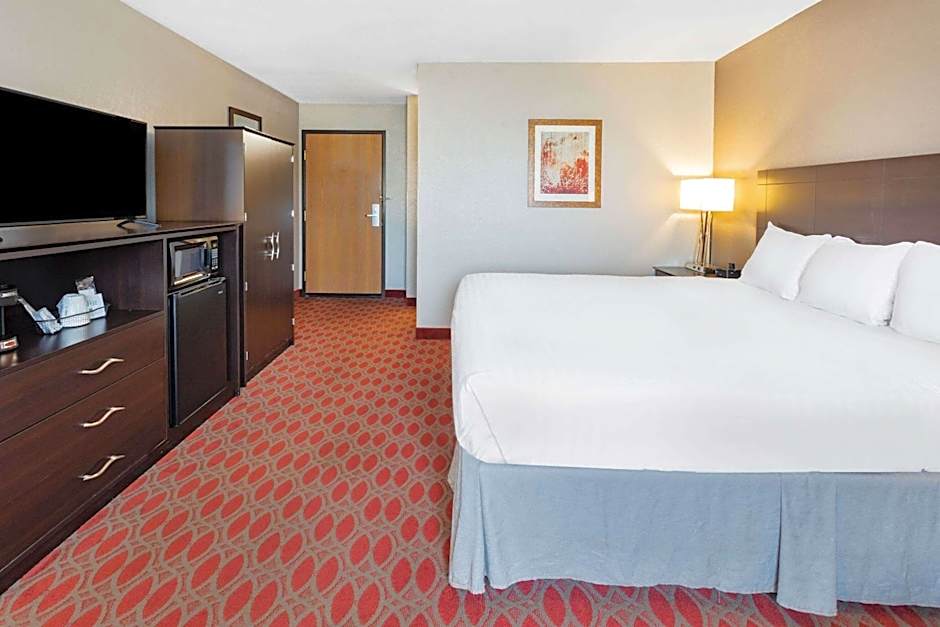Baymont by Wyndham Brooklyn Center