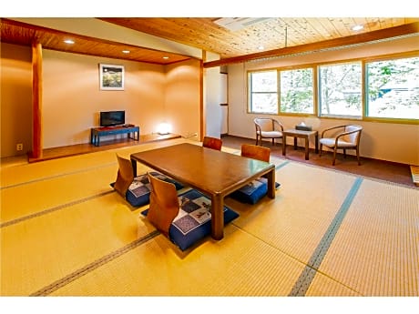 Japanese-Style Quadruple Room with Shared Bathroom