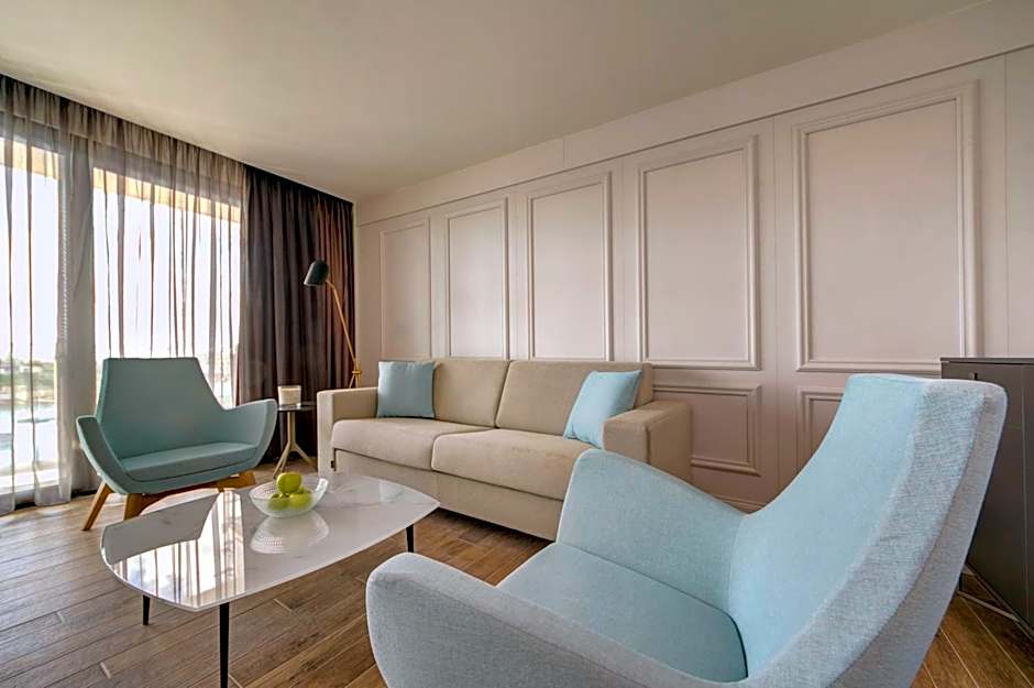 Land's End, Boutique Hotel