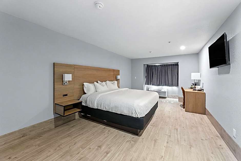 Photo 1 of 6 of 1 King Bed, Suite, Non-Smoking