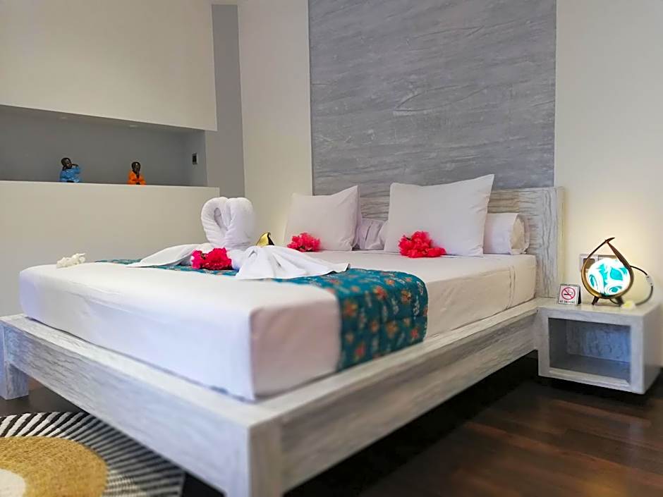 Photo 1 of 15 of 1 Queen Bed Suite, Pool View