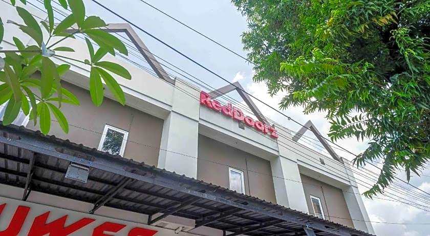 RedDoorz near Simpang Tujuh Kudus