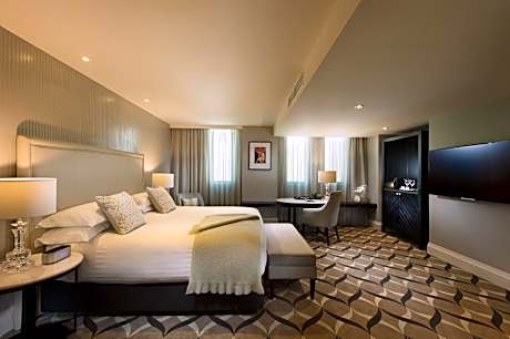 Deluxe King Bed