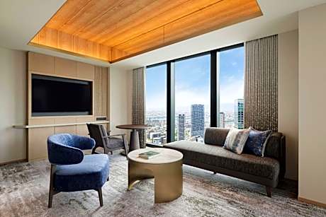 Scenic Corner King Room with City View - High Floor