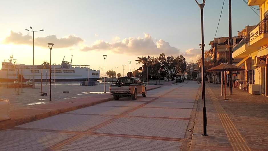 Gikas Apartments Triple Studio Sea View B7