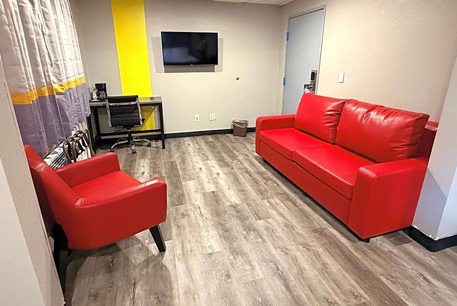 Super 8 by Wyndham Macomb