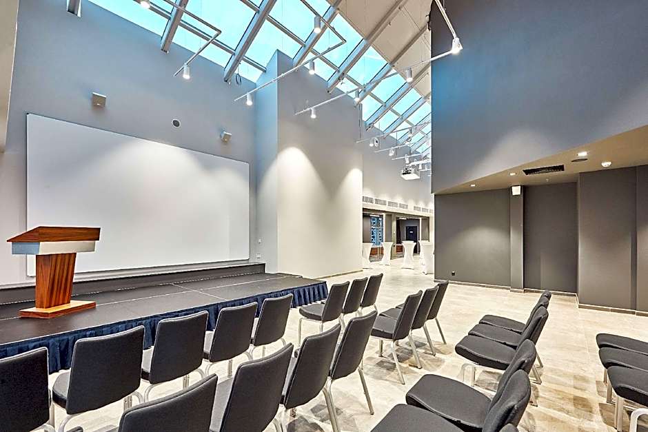 Park Inn by Radisson Kyiv Troyitska