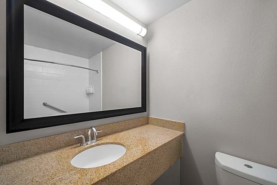 Baymont Inn & Suites by Wyndham Morrow/Atlanta I-75 South