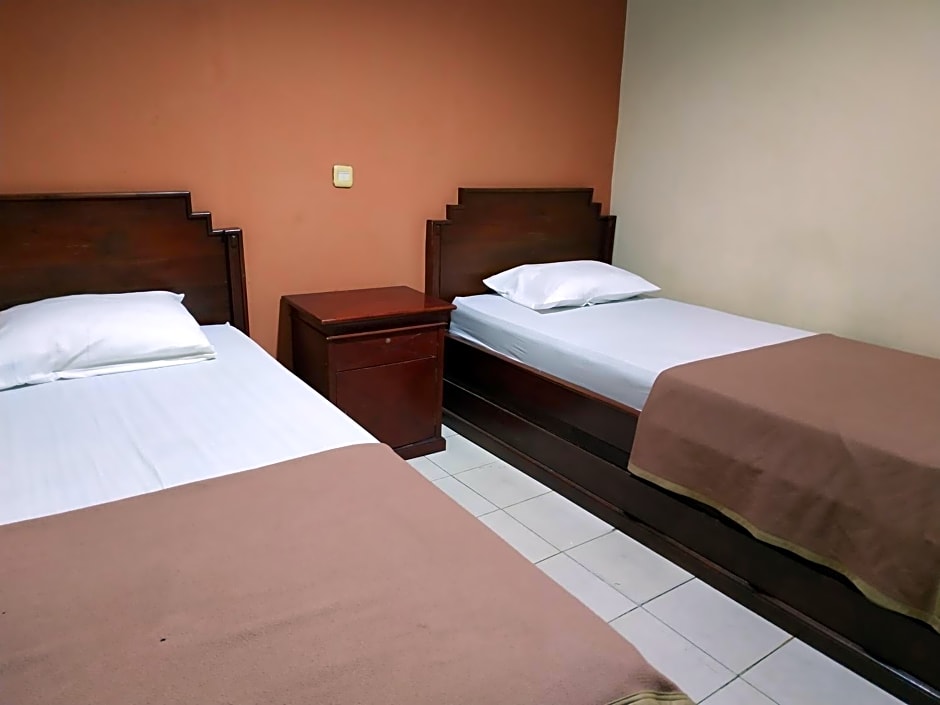 SPOT ON 3858 Elsana Transit Hotel