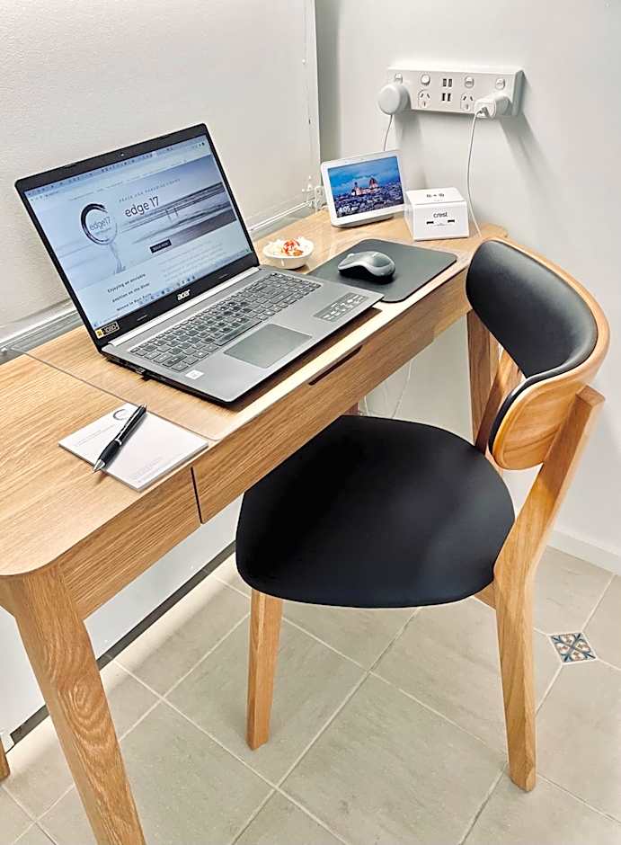 Edge17 Waterfront Apartment, plus Cottage with Garden View - Port Fairy