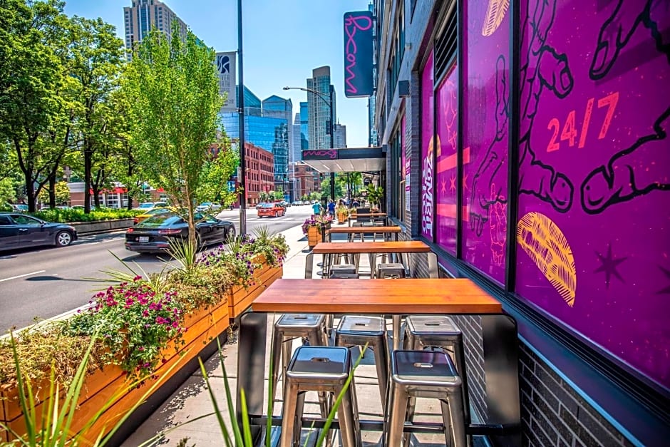Moxy by Marriott Chicago Downtown
