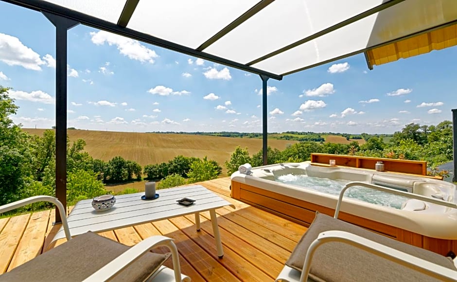 Chalet de charme climatisé, son Jacuzzi - SPA privatif et la piscine de la Maison Bleue du Gers