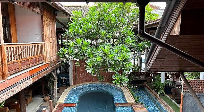 Tony's Place Beds & Breakfast