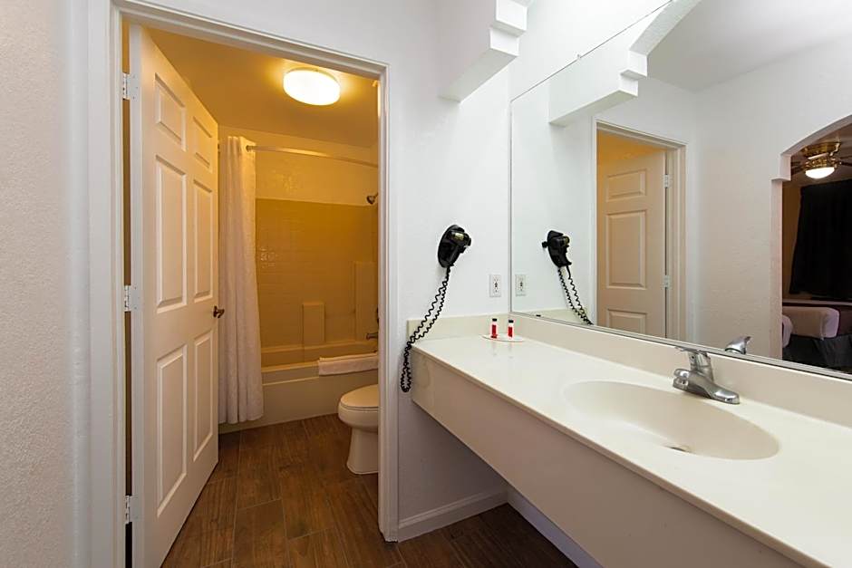 Travelodge by Wyndham Merced Yosemite