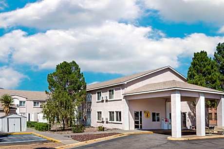 Super 8 by Wyndham Socorro