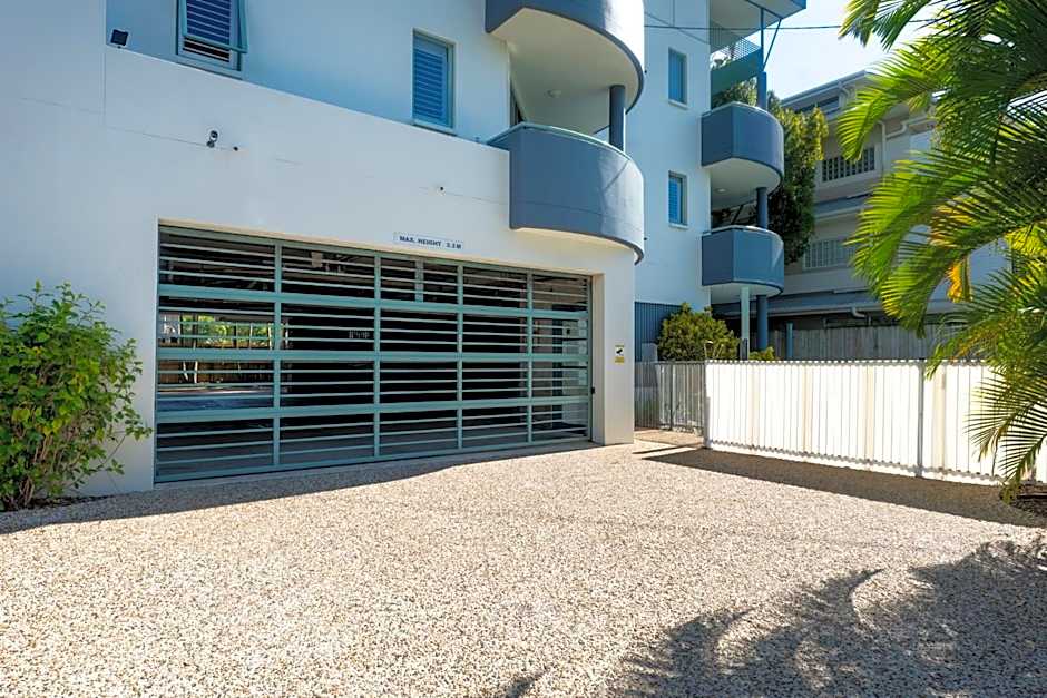 Noosa River Sandy Shores Hotel
