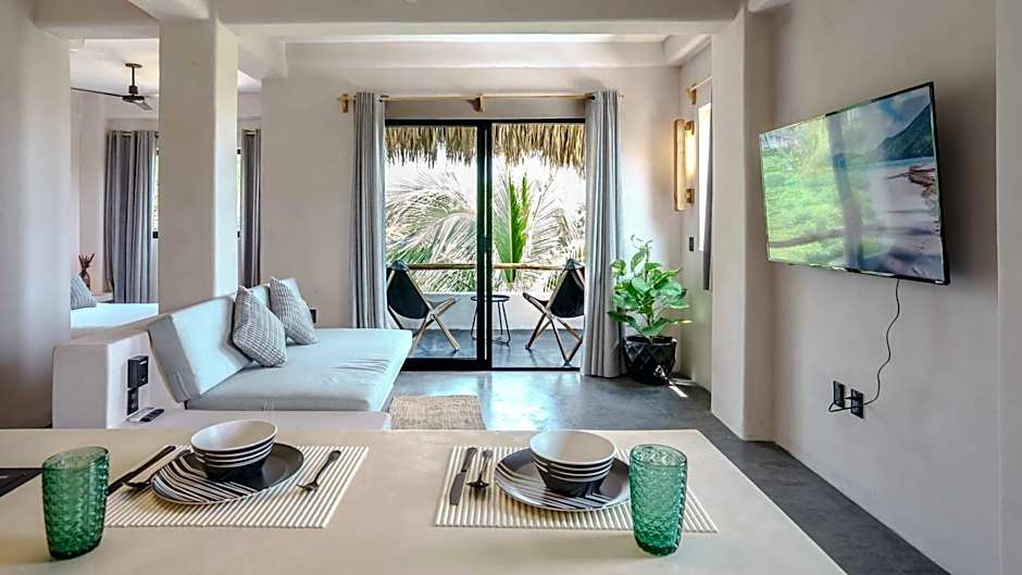 Casa Leah - Full Ocean View Apartment- Zicatela - AC in Bedroom - Steps To Beach - Steps to la Punta