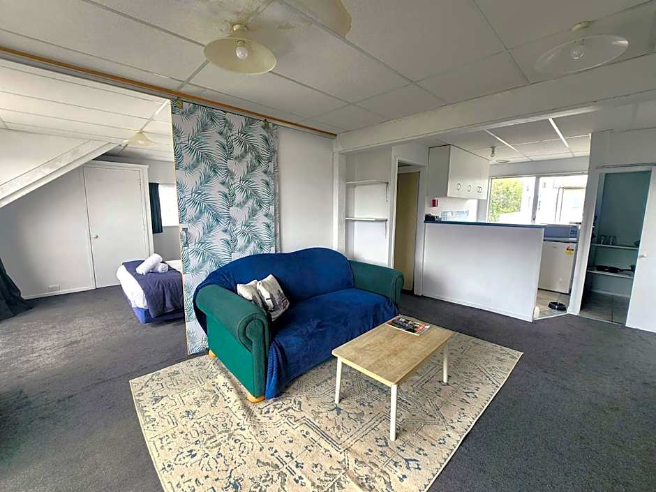 U Studios Paraparaumu Beach (formerly Copperfield Seaside Motel)