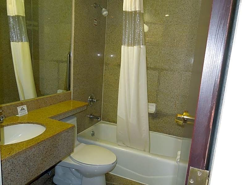 Days Inn by Wyndham Jamaica / JFK Airport