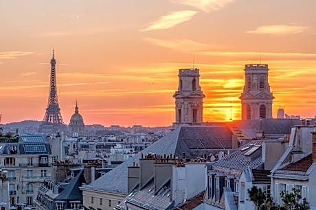 Eiffel Tower View Room