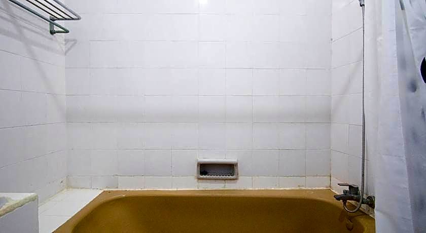 RedDoorz Plus near Pelabuhan Bitung