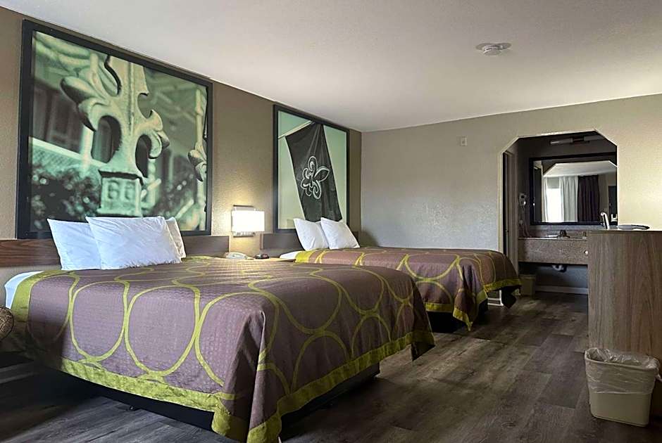 Super 8 by Wyndham Monroe