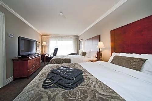 Photo 1 of 9 of Deluxe Double Room with City View